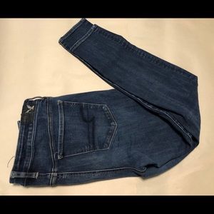 American Eagle Hi-Rise Jeans. Size 8 short